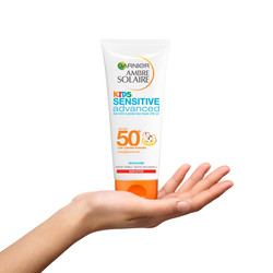 Garnier Ambre Solaire Sensitive Advanced Çocuk Süt SPF50+ 200ml - Thumbnail