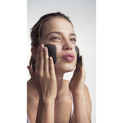 Garnier Saf & Temiz Siyah Nokta Karşiti Kömürlü 3'Ü 1 Arada 150 ml - 12